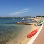 Bianca شقة Barbat na Rabu